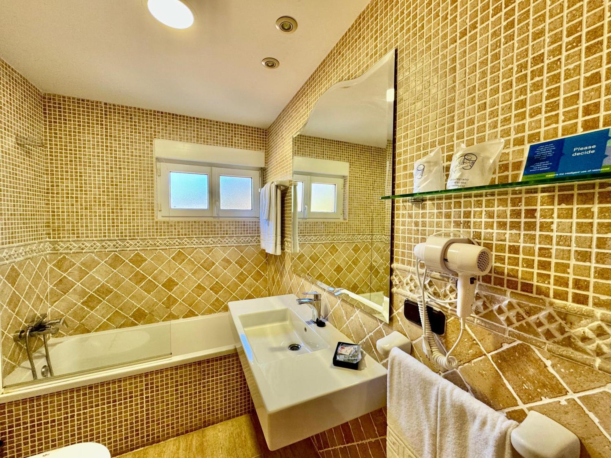 ארנאס דה קבראלס Hotel La Rivera מראה חיצוני תמונה