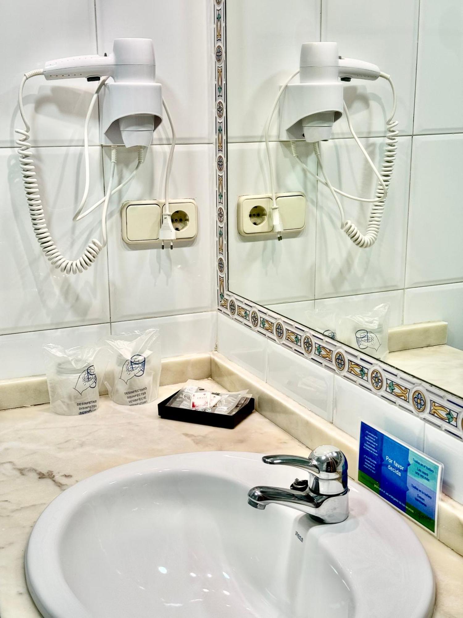 ארנאס דה קבראלס Hotel La Rivera מראה חיצוני תמונה