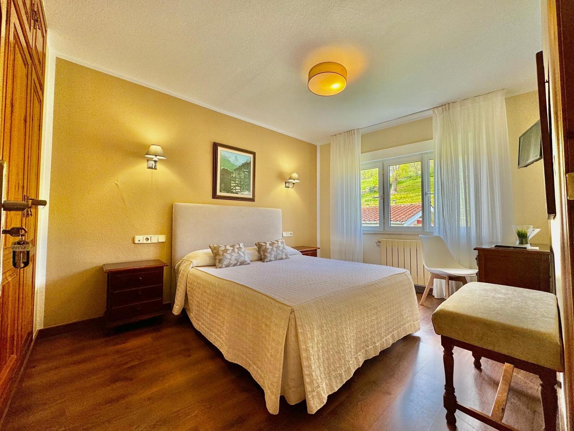 ארנאס דה קבראלס Hotel La Rivera מראה חיצוני תמונה